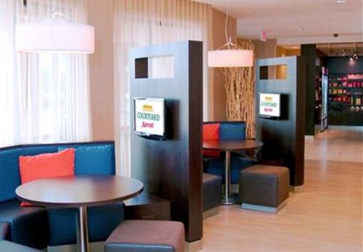 фото отеля Courtyard by Marriott Jacksonville Northeast/Kendall Town