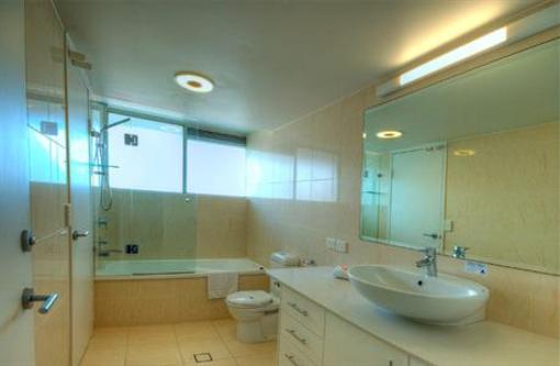 фото отеля Solnamara Beachfront Apartments
