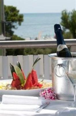 фото отеля Hotel Salus Lignano Sabbiadoro