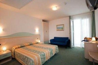 фото отеля Hotel Salus Lignano Sabbiadoro