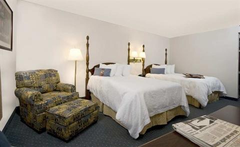 фото отеля Hampton Inn & Suites Raleigh/Cary RBC Center