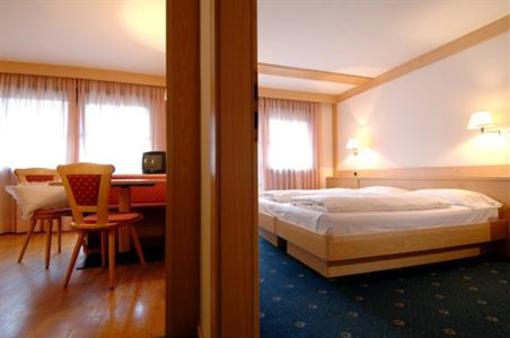 фото отеля Residence Garni Aritz Campitello di Fassa