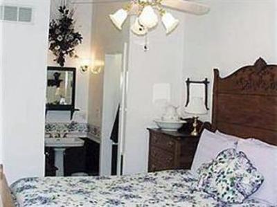 фото отеля Garden Grove Bed and Breakfast