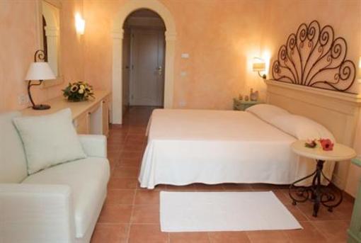 фото отеля Lantana Hotel & Residences Pula (Sardinia)