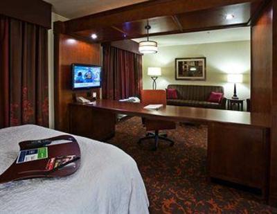 фото отеля Hampton Inn & Suites Holly Springs
