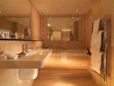 фото отеля Royal Garden Hotel London