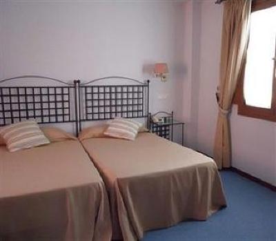 фото отеля Hotel Puerta De La Villa Grazalema