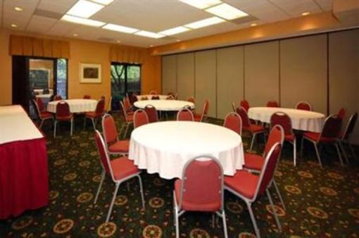 фото отеля Comfort Suites BWI Airport