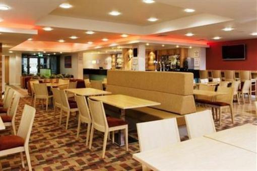 фото отеля Holiday Inn Express London-Watford Junction