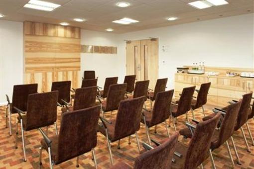 фото отеля Holiday Inn Express London-Watford Junction