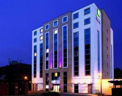 фото отеля Holiday Inn Express London-Watford Junction