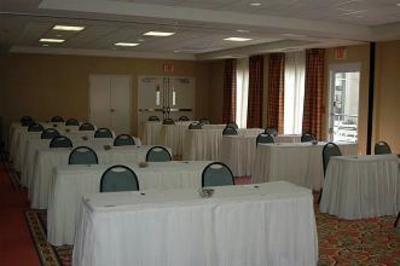 фото отеля Hilton Garden Inn Louisville East