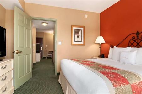 фото отеля Doubletree Suites by Hilton Naples