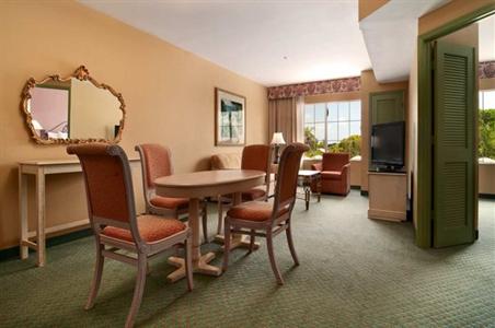 фото отеля Doubletree Suites by Hilton Naples