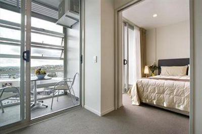 фото отеля Proximity Apartments Manukau City