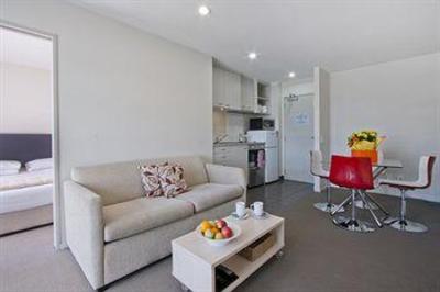 фото отеля Proximity Apartments Manukau City