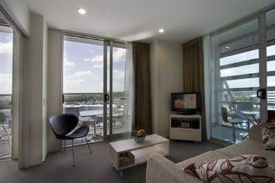 фото отеля Proximity Apartments Manukau City