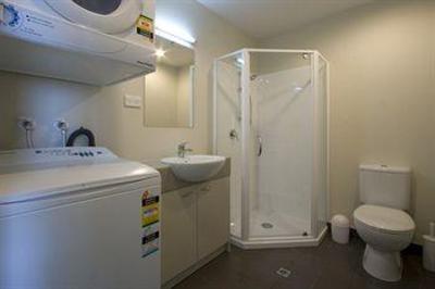 фото отеля Proximity Apartments Manukau City
