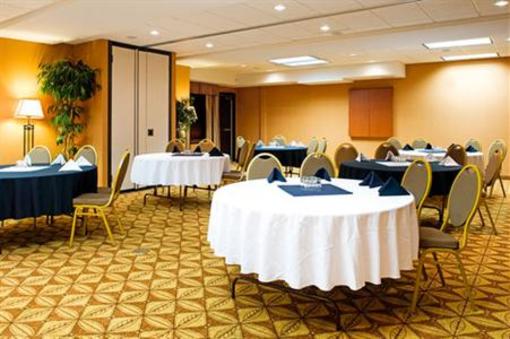 фото отеля Holiday Inn Express Grande Prairie