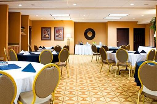 фото отеля Holiday Inn Express Grande Prairie