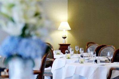 фото отеля Coppid Beech Hotel