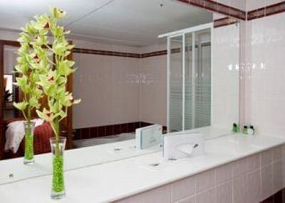 фото отеля Coppid Beech Hotel