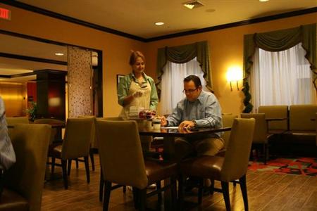 фото отеля Hampton Inn Jericho Westbury