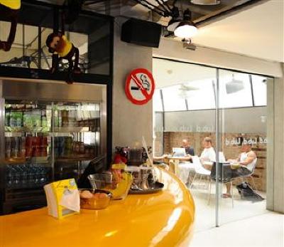 фото отеля Lub d Bangkok Silom Hostel