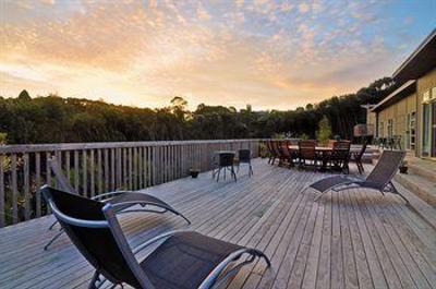 фото отеля Longhouse Bed and Breakfast Haruru