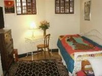 Visit NYC, Sleep In Jersey City Guesthouse