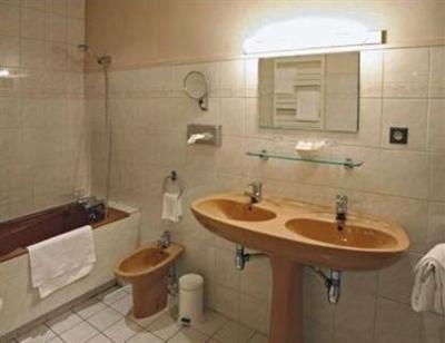 фото отеля Hostellerie des Monts de Vaux