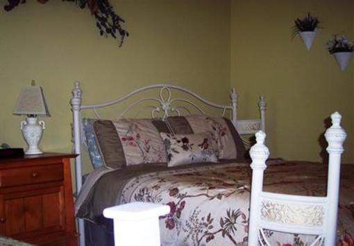 фото отеля The Well Made Bed and Breakfast