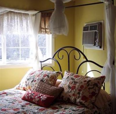 фото отеля The Well Made Bed and Breakfast