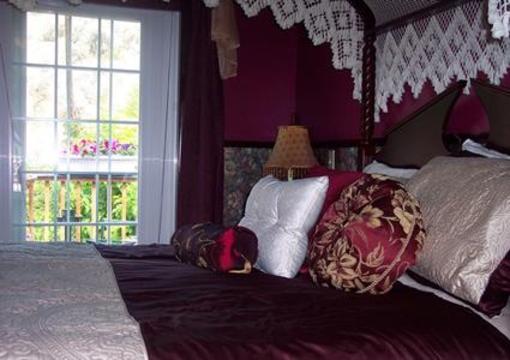 фото отеля The Well Made Bed and Breakfast