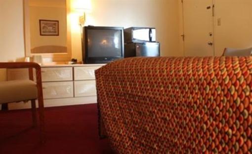 фото отеля Super 7 Motel Columbia