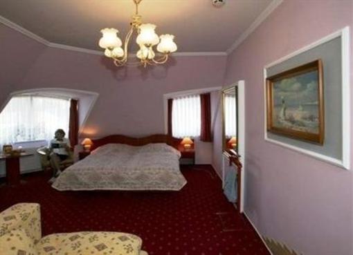 фото отеля Vadasz Etterem Es Hotel