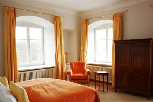 фото отеля Hotel Schlossgut Gross Schwansee