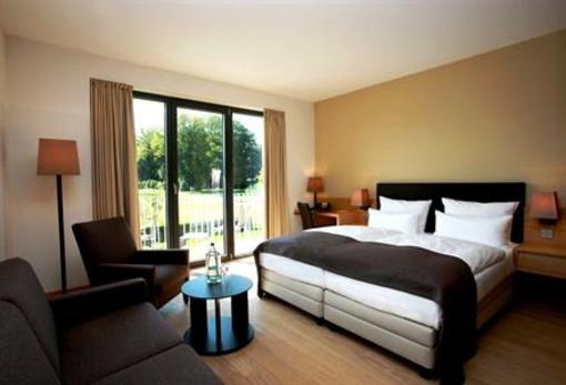 фото отеля Hotel Schlossgut Gross Schwansee