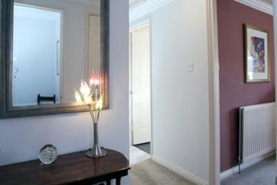 фото отеля Holyrood Park Apartment Edinburgh