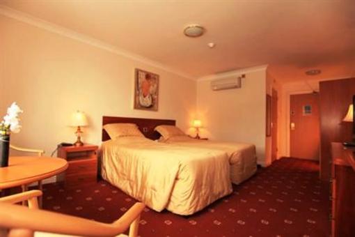 фото отеля Brent Knoll Lodge