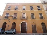 Tra Le Mura Le Case di Hilde