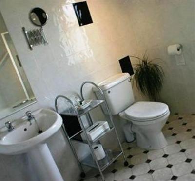 фото отеля Shelleven Guest House