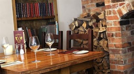 фото отеля Cromwell Arms Country Pub with Rooms