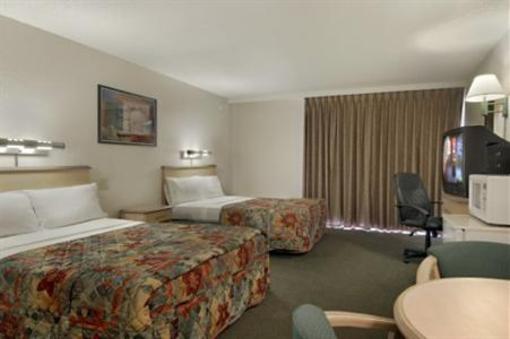 фото отеля Red Roof Inn & Suites Brunswick I-95