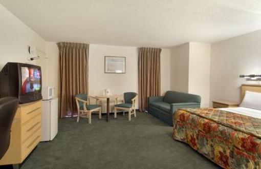 фото отеля Red Roof Inn & Suites Brunswick I-95