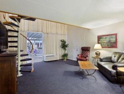 фото отеля Ramada Hotel Grayling