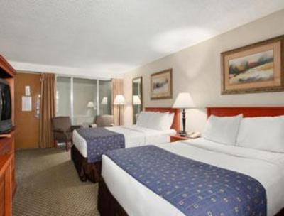 фото отеля Ramada Hays Convention Center Hotel