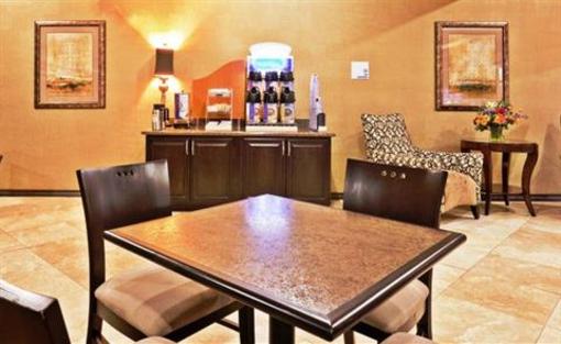 фото отеля Holiday Inn Express Hotel & Suites Clovis