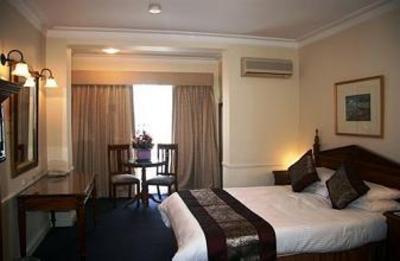 фото отеля BEST WESTERN Twin Towers Inn