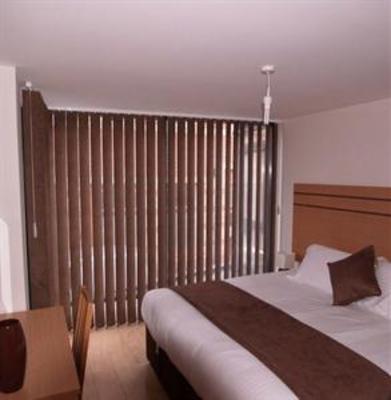 фото отеля Crompton House Apartments London